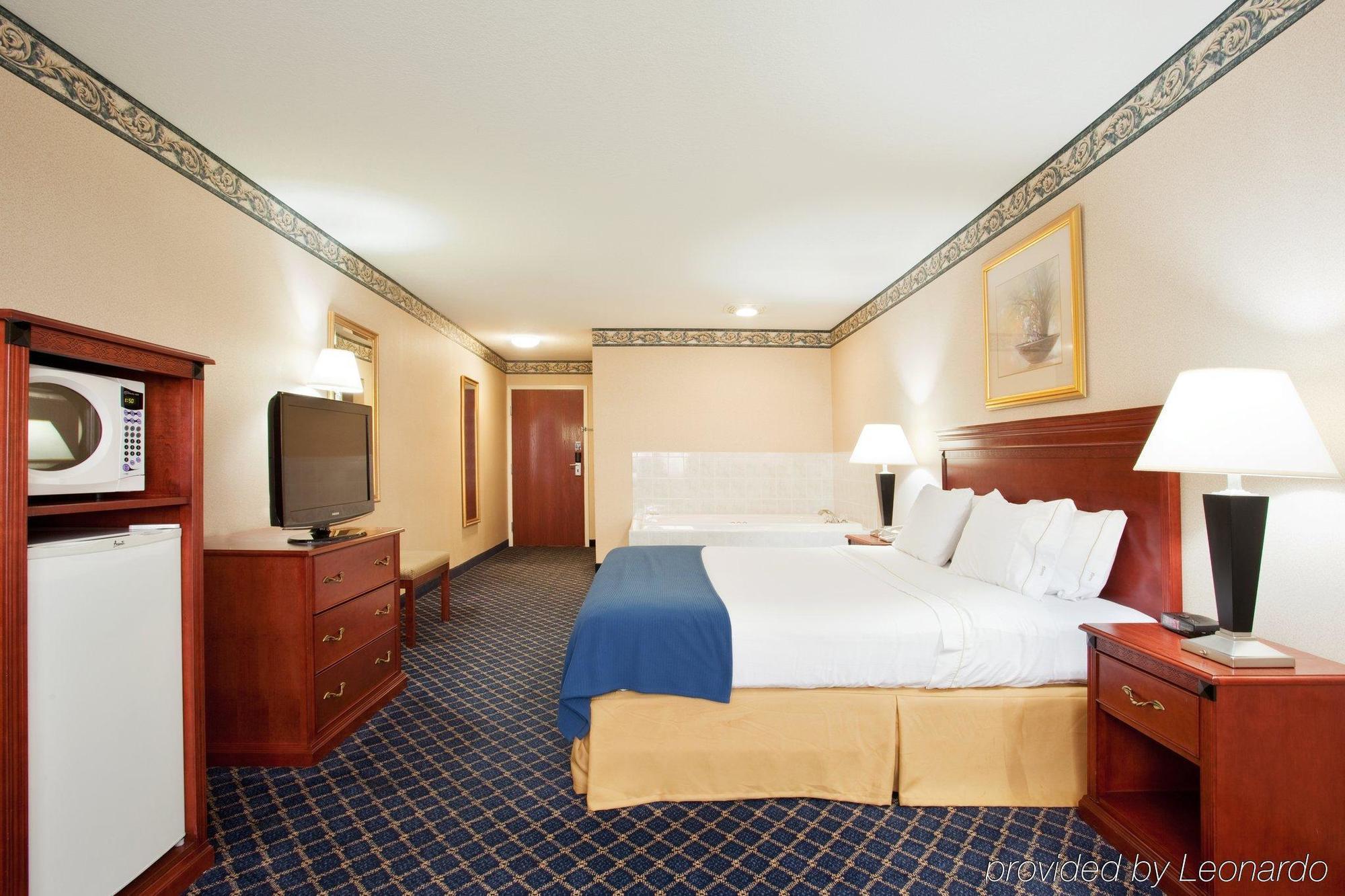 Holiday Inn Express & Suites Danville By Ihg Zimmer foto